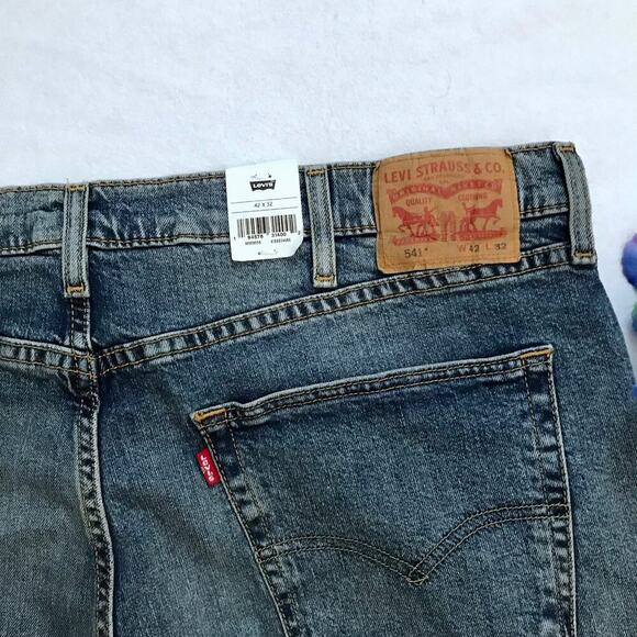 Levi's NWT 541 Medium Wash Athletic Taper Jeans Men 42 x 32 - Picture 7 of 9